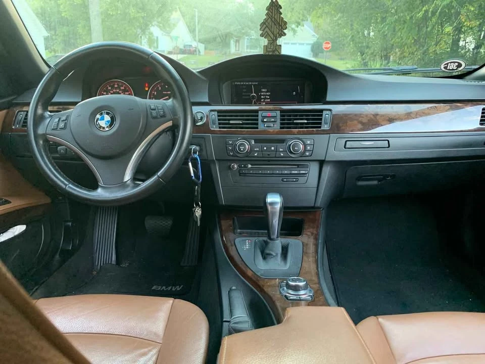 2010 BMW E93 3 Series Convertible - Image 14 of 17