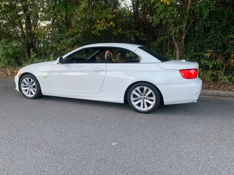 2010 BMW E93 3 Series Convertible - Image 13 of 17