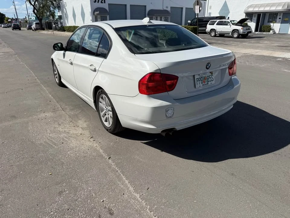 2010 BMW E90 3 Series Sedan - Image 7 of 13