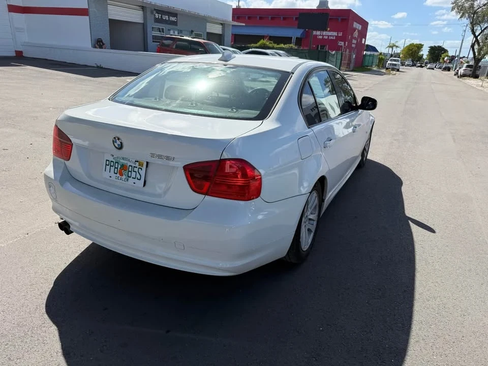 2010 BMW E90 3 Series Sedan - Image 5 of 13