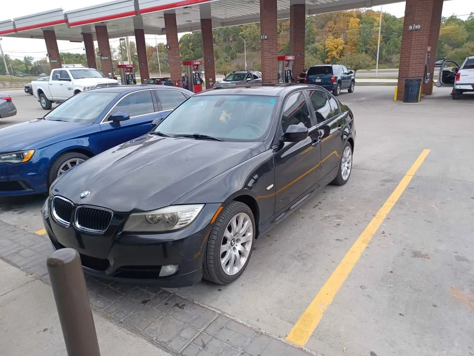 2010 BMW E90 3 Series Sedan - Image 2 of 5