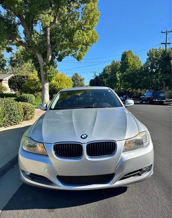 2010 BMW E90 3 Series Sedan - Image 2 of 8