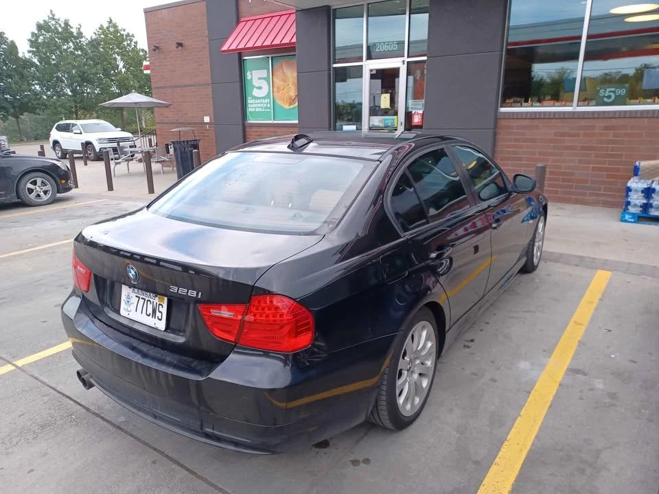 2010 BMW E90 3 Series Sedan - Image 4 of 5