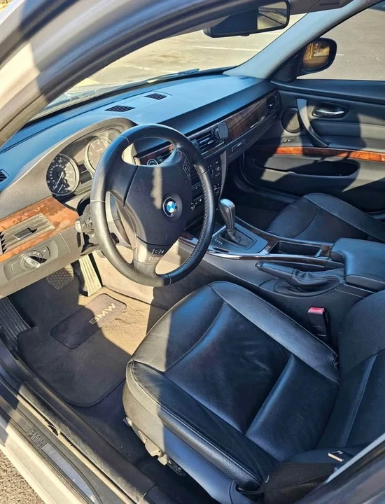 2010 BMW E90 3 Series Sedan - Image 5 of 8