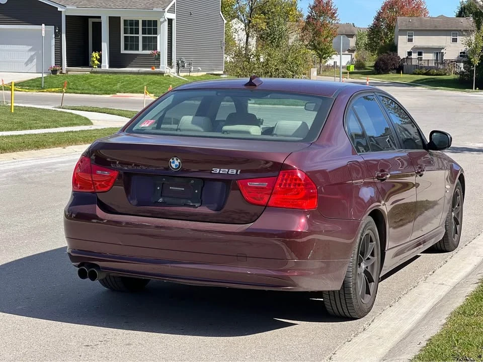 2010 BMW E90 3 Series Sedan - Image 2 of 5
