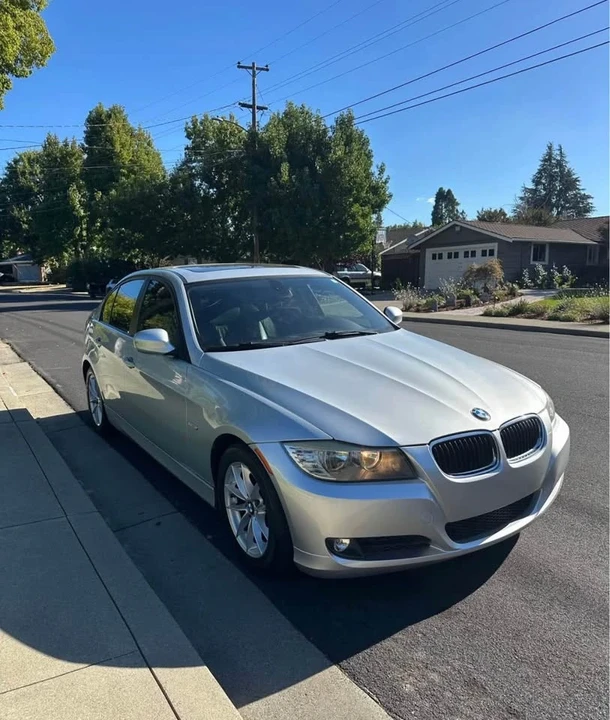 2010 BMW E90 3 Series Sedan - Image 3 of 8