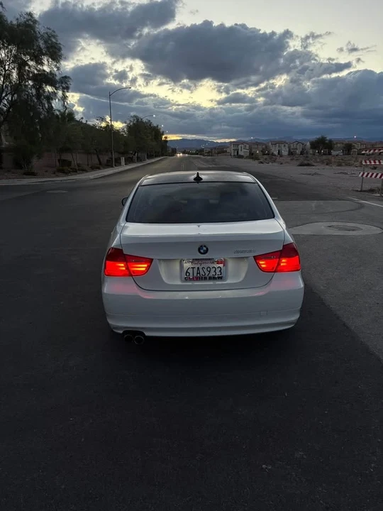 2010 BMW E90 3 Series Sedan - Image 4 of 12