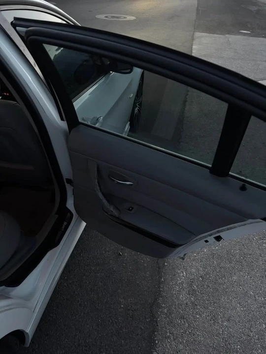 2010 BMW E90 3 Series Sedan - Image 11 of 12