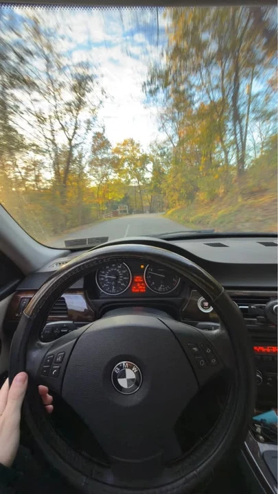 2010 BMW E90 3 Series Sedan - Image 2 of 7