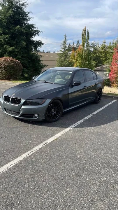 2010 BMW E90 3 Series Sedan - Image 2 of 8
