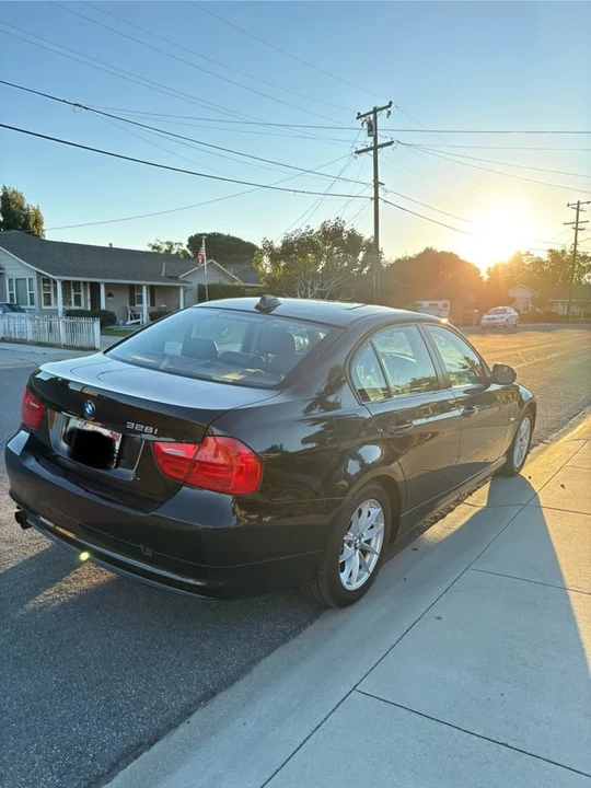 2010 BMW E90 3 Series Sedan - Image 3 of 12