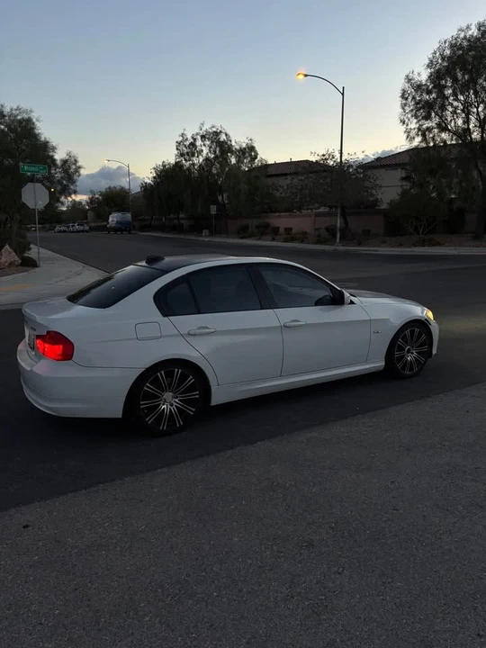 2010 BMW E90 3 Series Sedan - Image 3 of 12