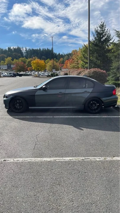 2010 BMW E90 3 Series Sedan - Image 3 of 8