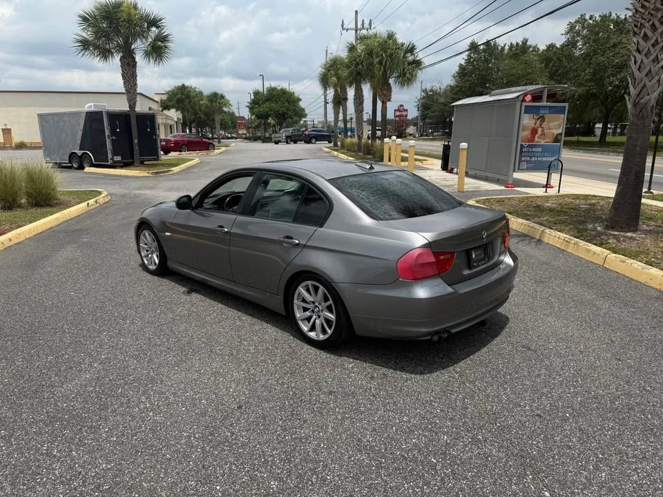 2010 BMW E90 3 Series Sedan - Image 3 of 7