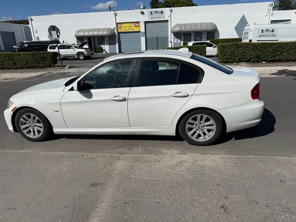 2010 BMW E90 3 Series Sedan - Image 8 of 13