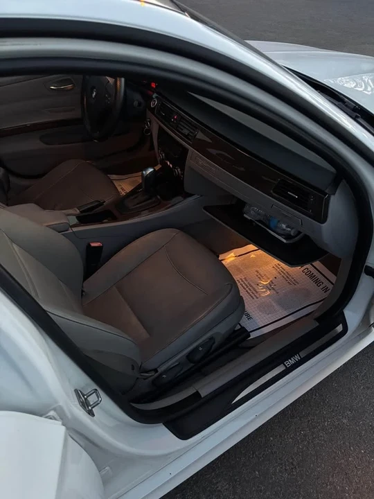 2010 BMW E90 3 Series Sedan - Image 8 of 12
