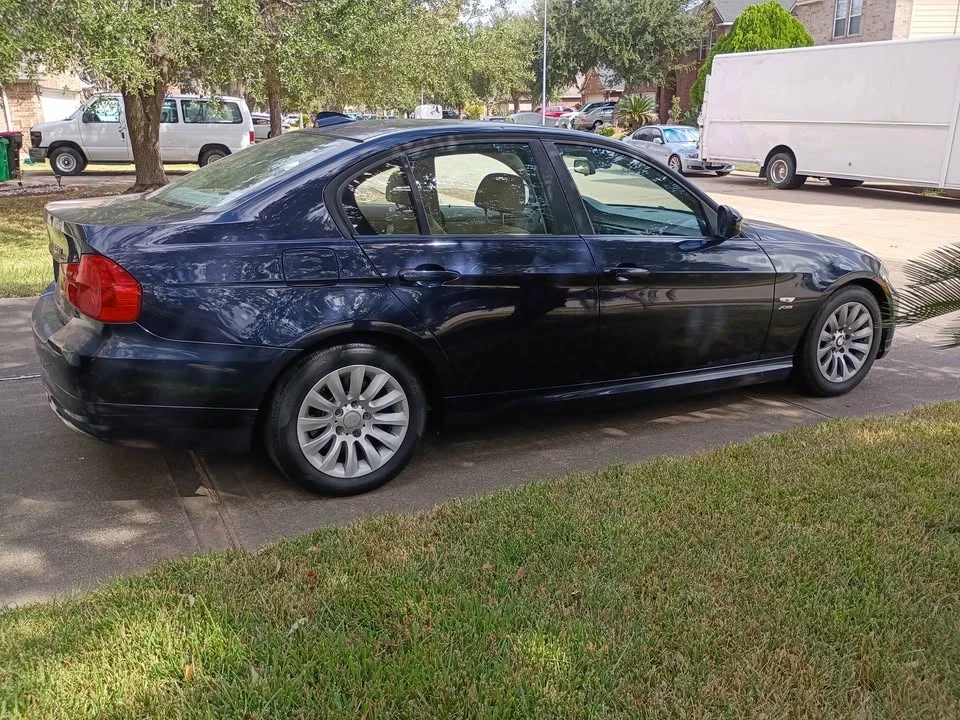 2010 BMW E90 3 Series Sedan - Image 9 of 16