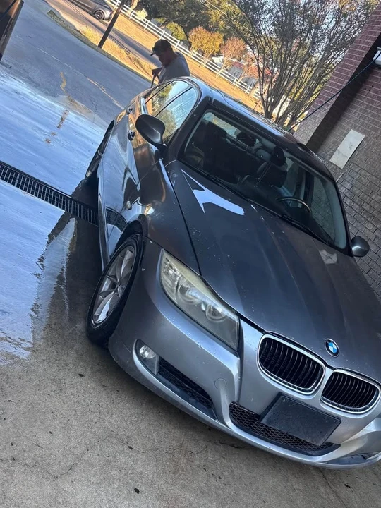 2010 BMW E90 3 Series Sedan - Image 2 of 4