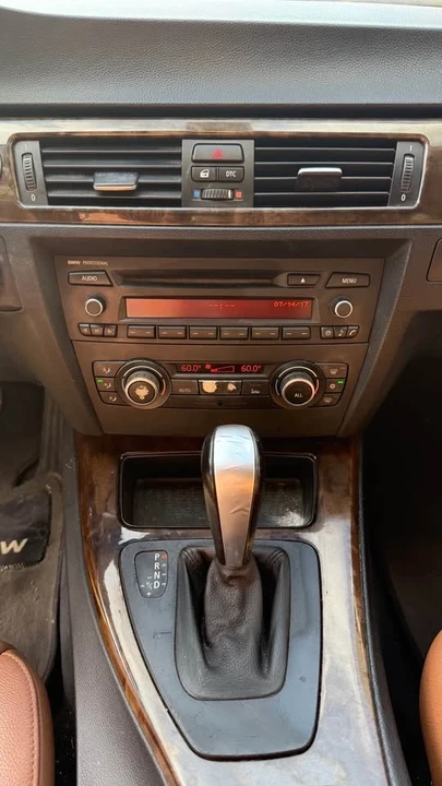 2010 BMW E90 3 Series Sedan - Image 10 of 11