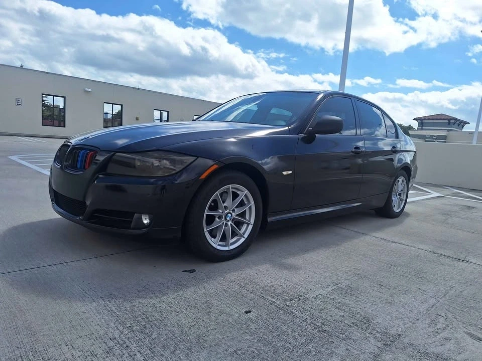 2010 BMW E90 3 Series Sedan - Image 5 of 10