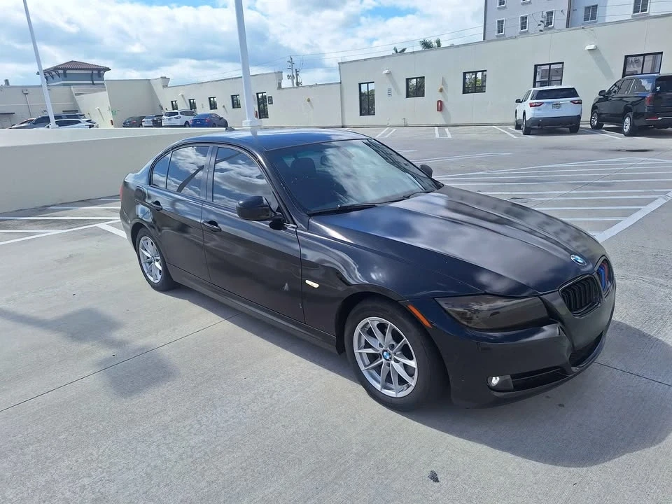 2010 BMW E90 3 Series Sedan - Image 3 of 10