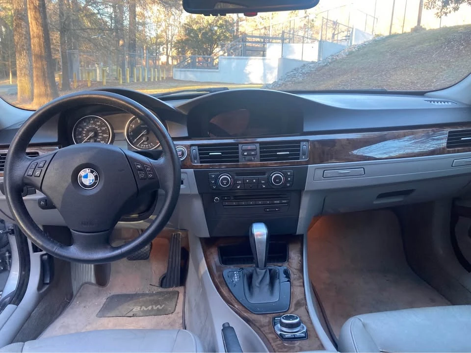 2010 BMW E90 3 Series Sedan - Image 7 of 11