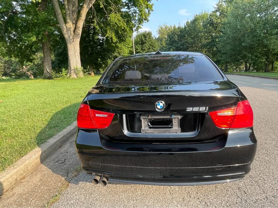 2010 BMW E90 3 Series Sedan - Image 7 of 17