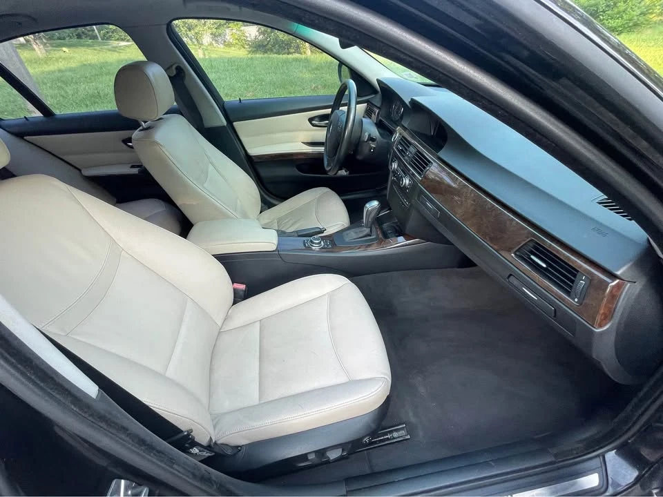2010 BMW E90 3 Series Sedan - Image 16 of 17