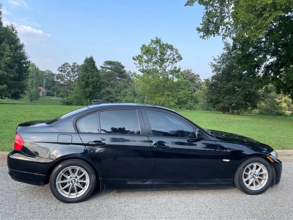 2010 BMW E90 3 Series Sedan - Image 4 of 17