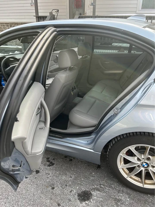 2010 BMW E90 3 Series Sedan - Image 12 of 19