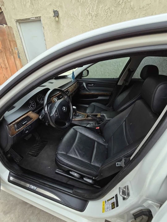 2010 BMW E90 3 Series Sedan - Image 4 of 6