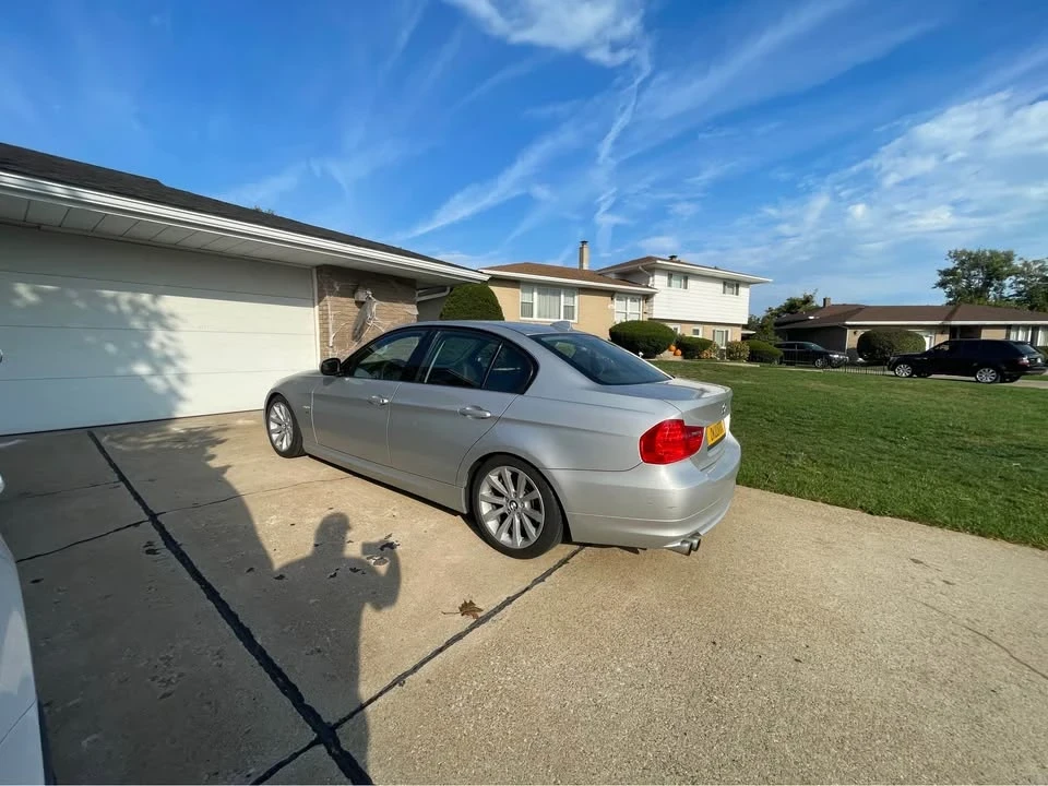 2010 BMW E90 3 Series Sedan - Image 4 of 6