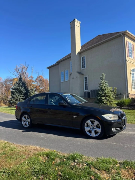 2010 BMW E90 3 Series Sedan - Image 3 of 10