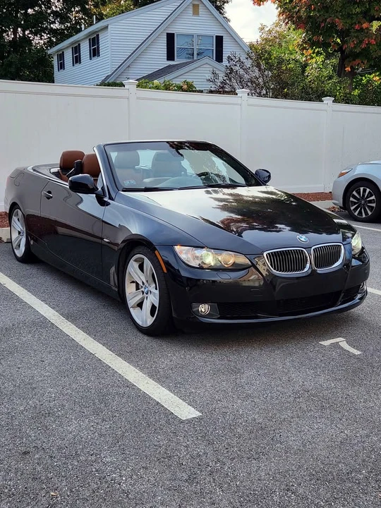 2010 BMW E93 335i Convertible - Image 2 of 12