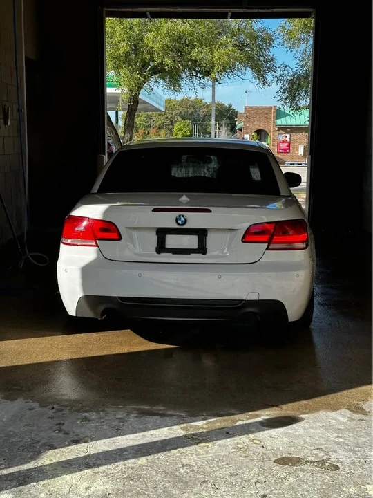 2010 BMW E93 335i Convertible - Image 2 of 5