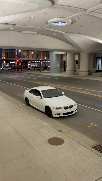 2010 BMW E93 335i Convertible - Image 3 of 5