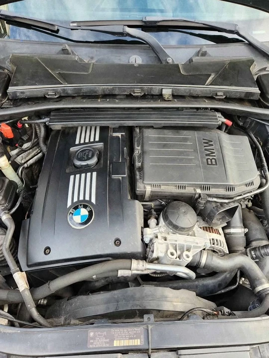 2010 BMW E93 335i Convertible - Image 12 of 12