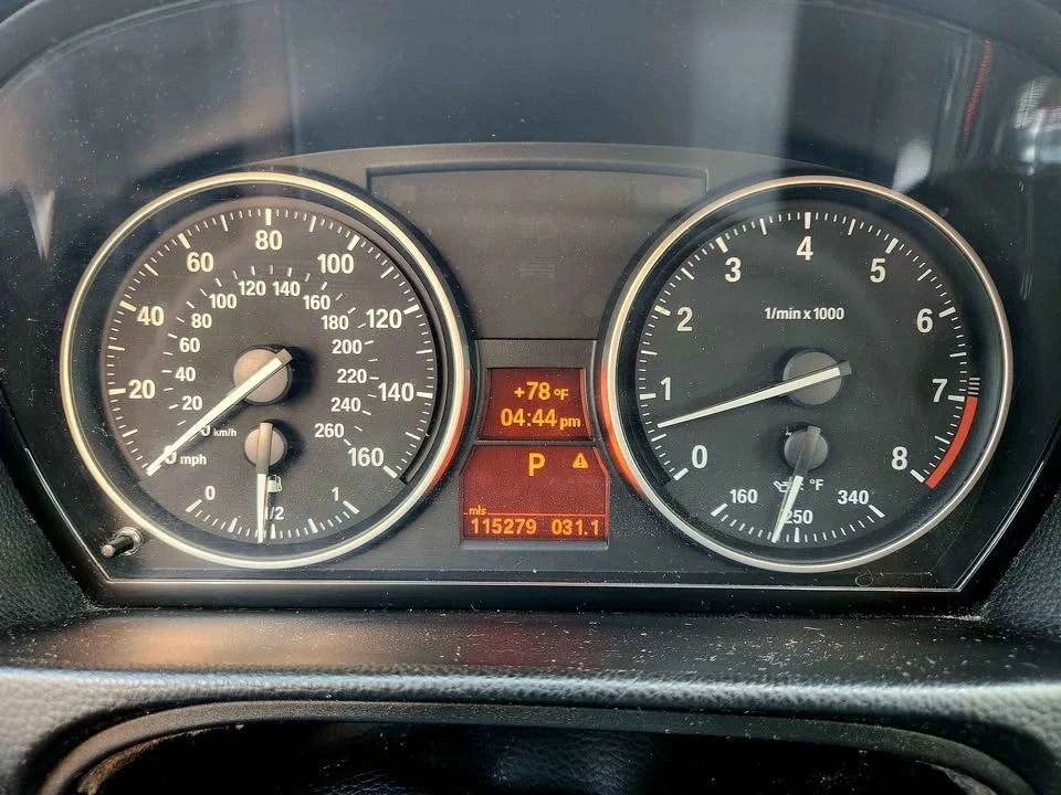 2010 BMW E93 335i Convertible - Image 11 of 12