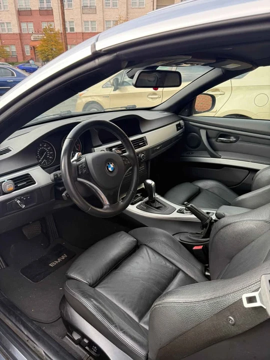 2010 BMW E93 335i Convertible - Image 5 of 6