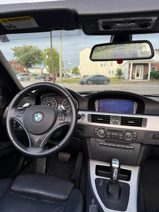 2010 BMW E93 335i Convertible - Image 13 of 17