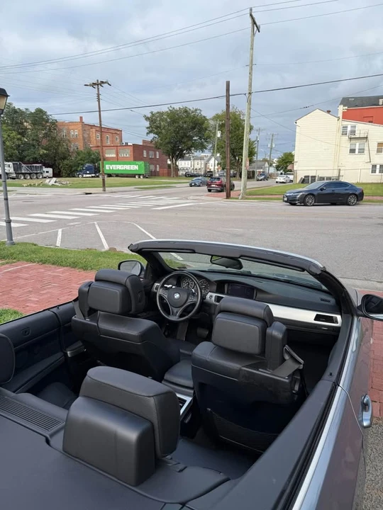 2010 BMW E93 335i Convertible - Image 11 of 17