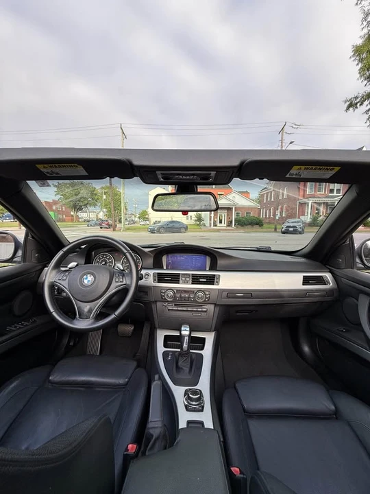 2010 BMW E93 335i Convertible - Image 12 of 17