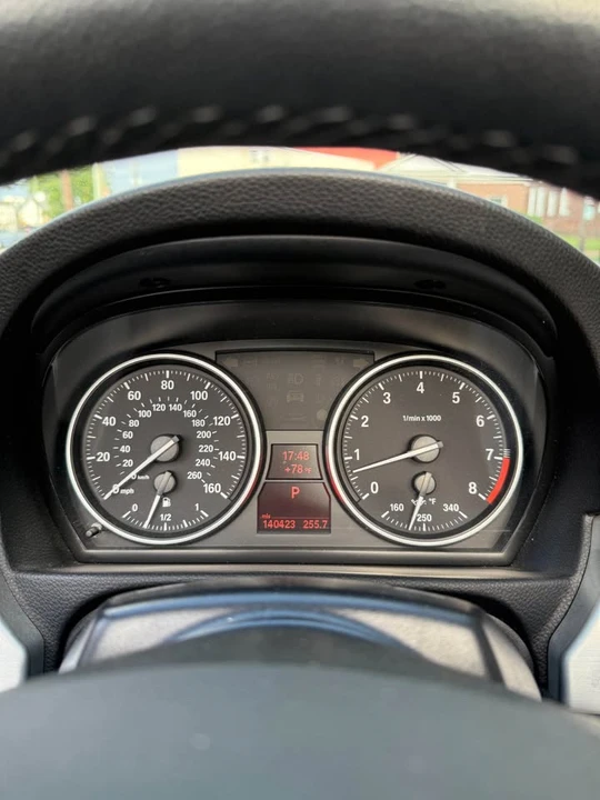 2010 BMW E93 335i Convertible - Image 15 of 17