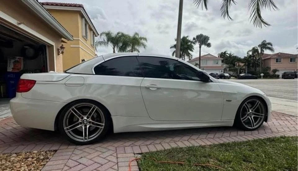 2010 BMW E93 335i Convertible - Image 5 of 6