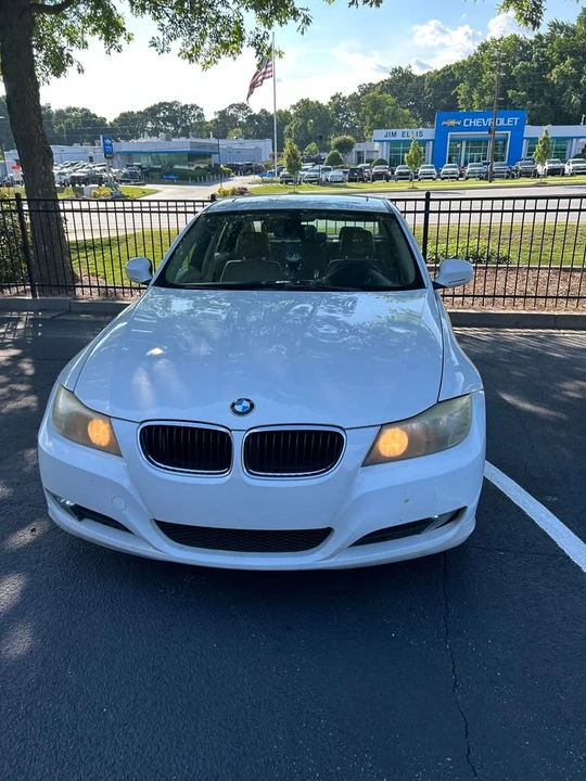 2010 BMW E90 3 Series Sedan - Image 2 of 3