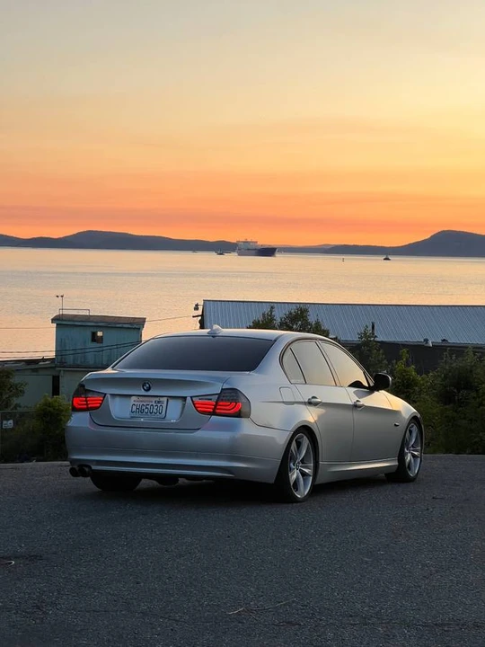 2010 BMW E90 3 Series Sedan - Image 5 of 7