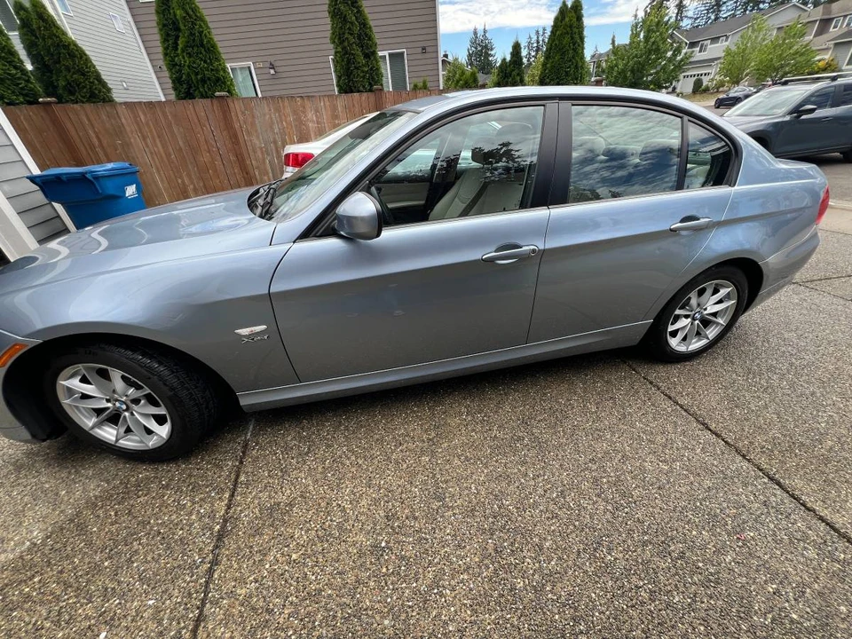 2010 BMW E90 3 Series Sedan - Image 5 of 15