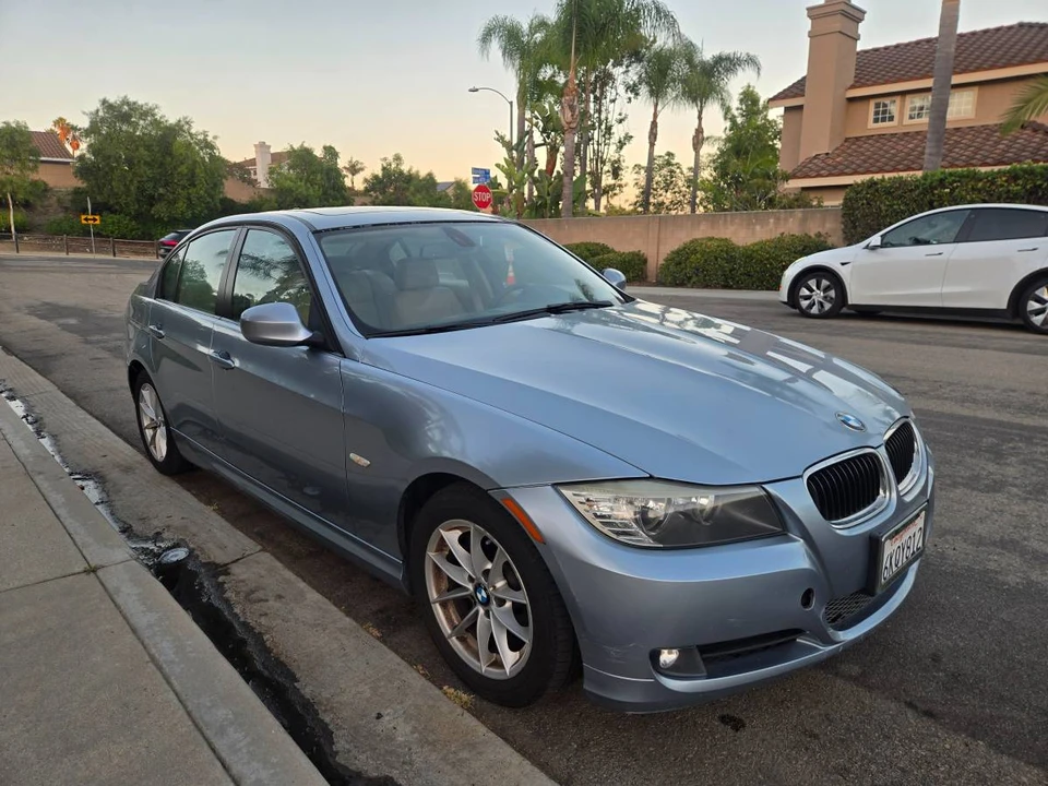 2010 BMW E90 3 Series Sedan - Image 4 of 7