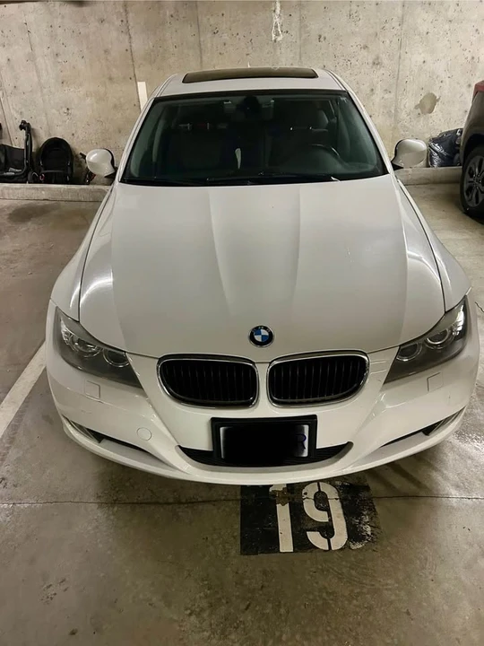 2010 BMW E90 3 Series Sedan - Image 2 of 4