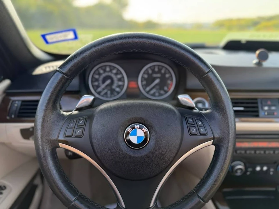 2010 BMW E93 3 Series Convertible - Image 12 of 24